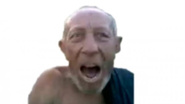 Дед пидорас футбольный мячик