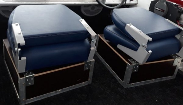 Рундук со спинкой в лодку 380