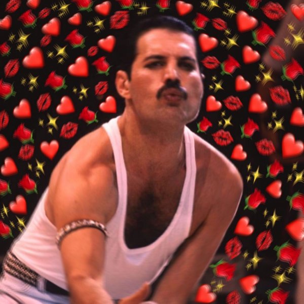 Фредди Меркьюри с сердечками