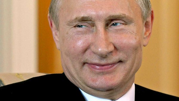 Путин Владимир Владимирович смеется