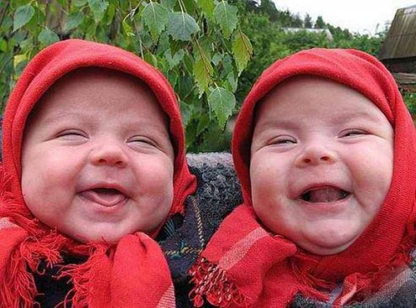 Смешные улыбки малышей