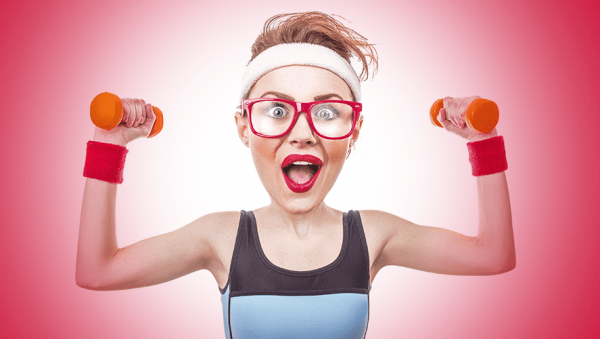 Смешная фитнес девушка