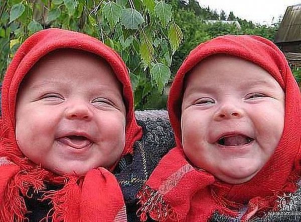 Смешные улыбки малышей