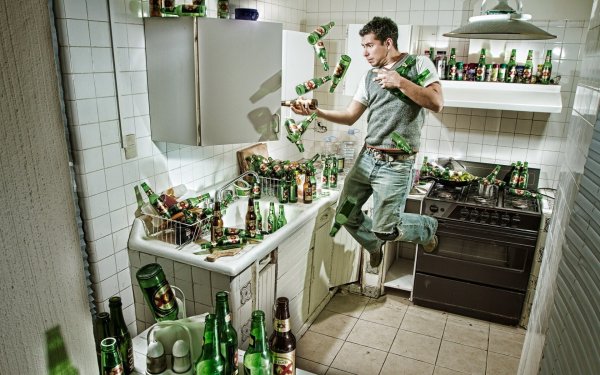 Бутылка на столе