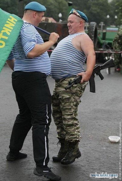 Толстый военный