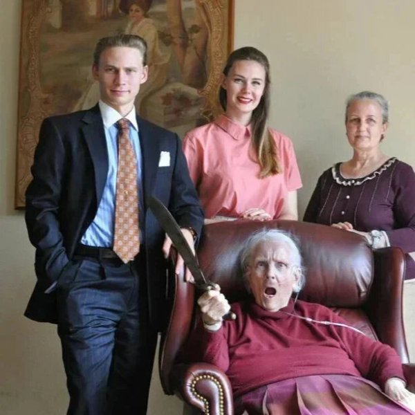 Странная семья