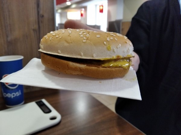 Самая большая булочка в Макдональдсе