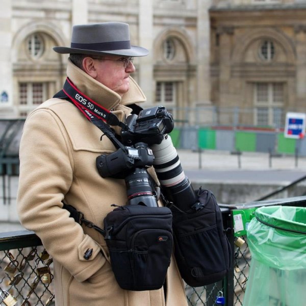 Шпион с фотоаппаратом