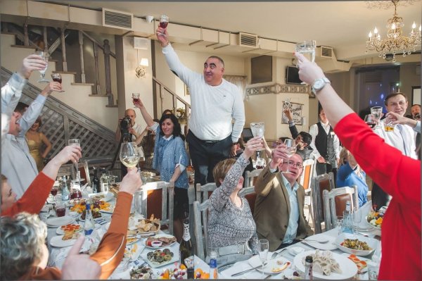День рождения застолье
