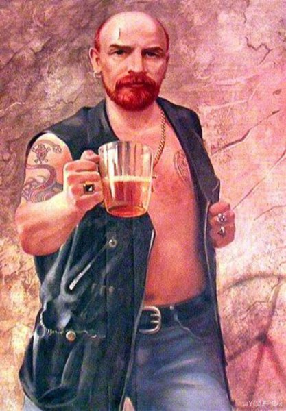 Ленин с кружкой пива