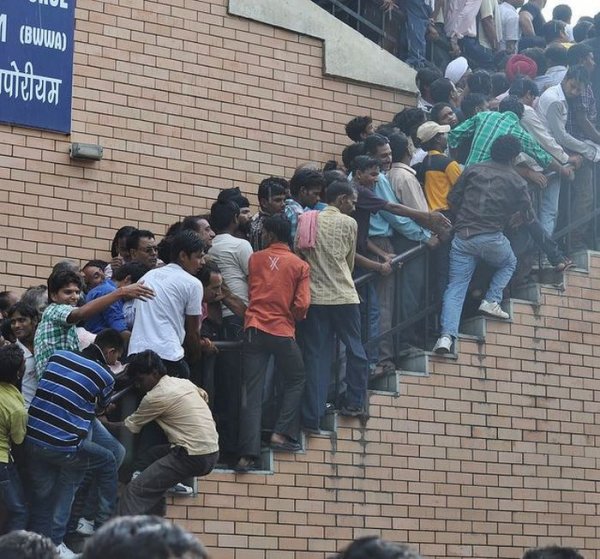 Очередь смешно