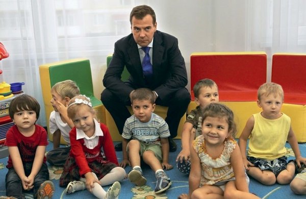 Дети в детском саду смешно