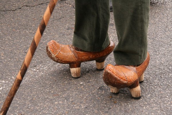 Деревянные калоши