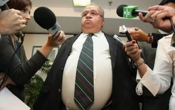 Жирный чиновник