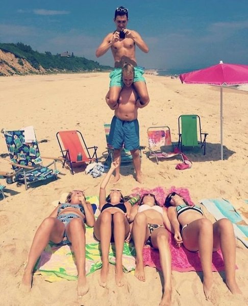 Смешные селфи девушек на пляже