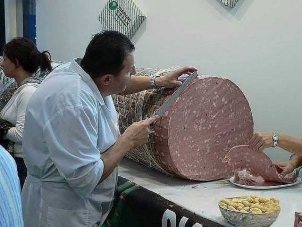 Большая палка колбасы