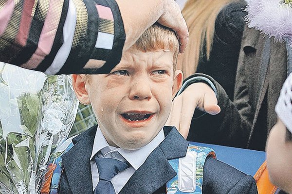 Ребенок плачет в школе