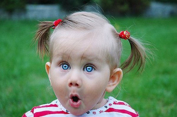 Очень смешная девочка