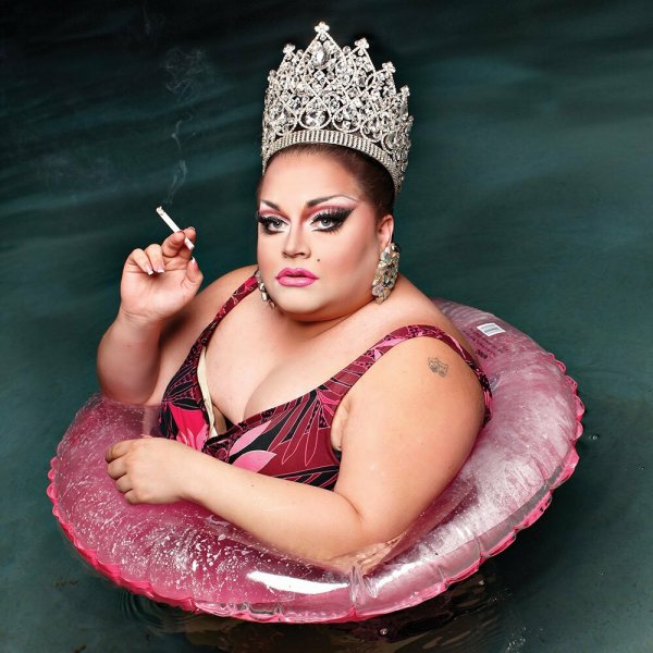 Женщина в короне