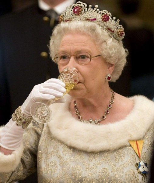Королева Елизавета 2 Мем