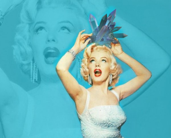 Статус про королеву