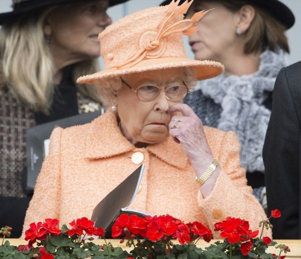 Королева Елизавета фотобомба