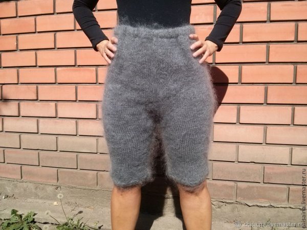 Женщины в панталонах и чулках