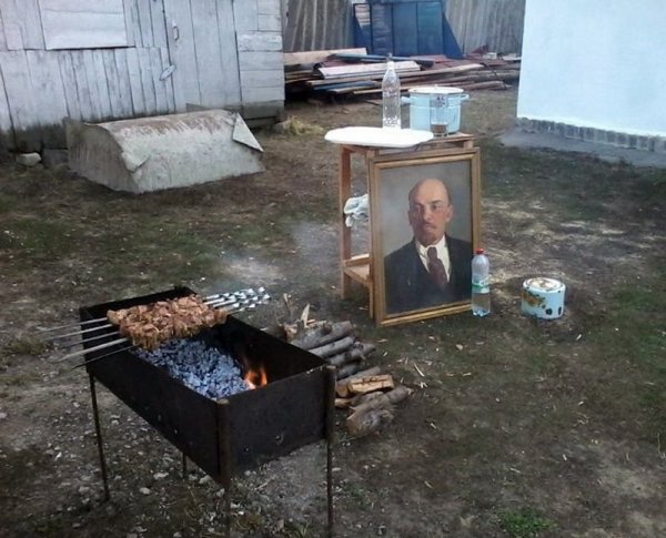 Шашлык на природе Мем