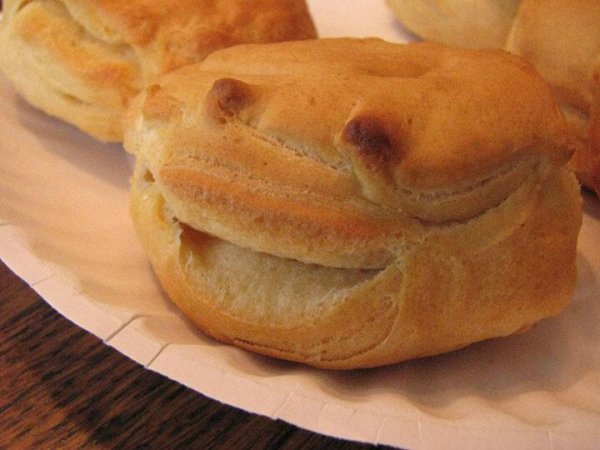 Булочка с глазами