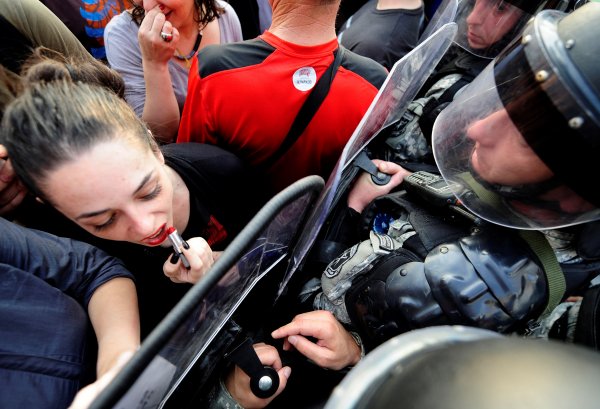 Девушки в смешных ситуациях