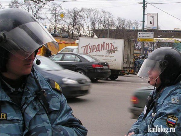 ОМОН врывается