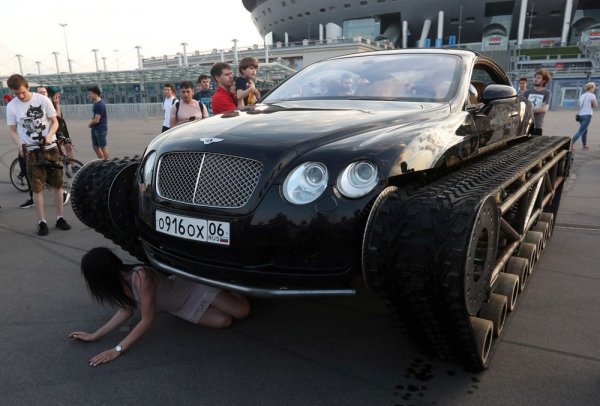 Bentley Continental на гусеницах