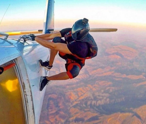 Смешной парашютист