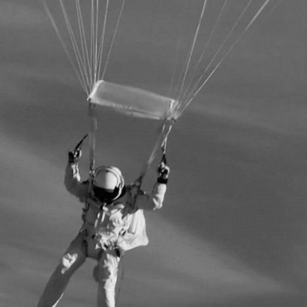 Смешной прыжок с парашютом