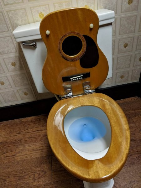 Веселый унитаз