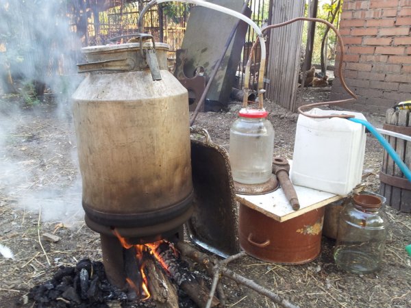 Прикольный самогонный аппарат