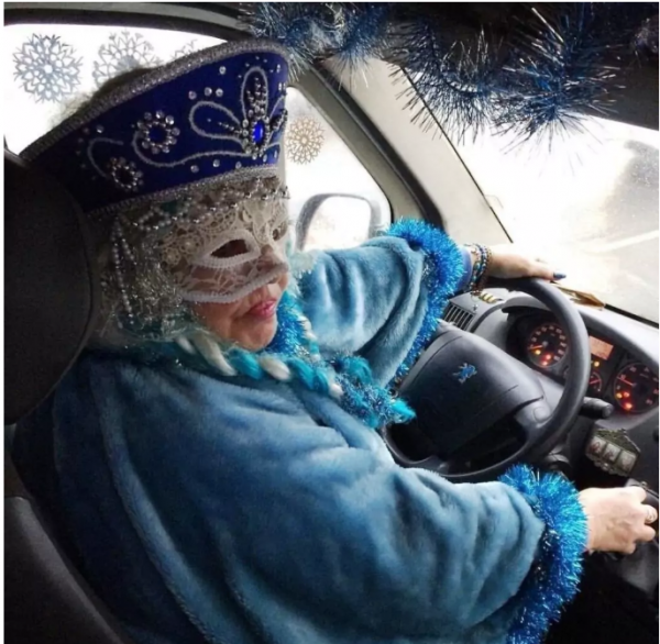 Смешная Снегурочка
