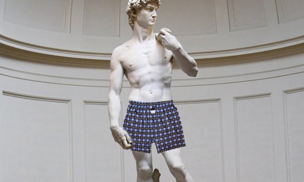 Давид Микеланджело в трусах