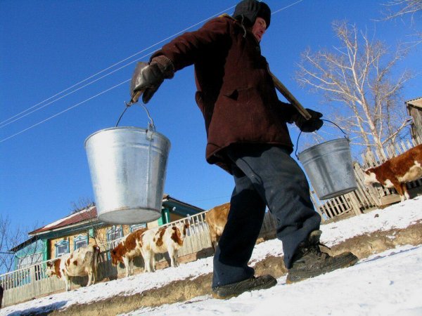 Мужчина с ведром