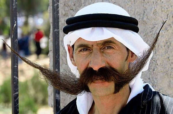 Араб с усами