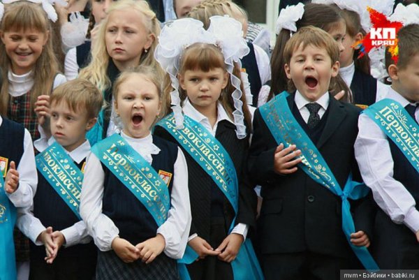Дети на школьной линейкt