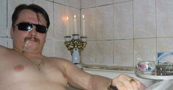 Толстый Усатый мужик