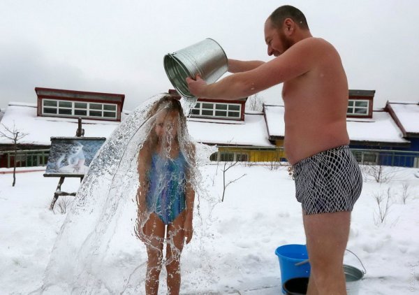 Обливание водой прикол