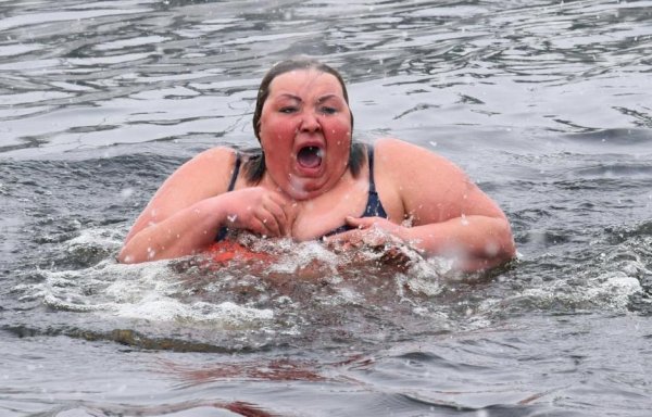 Купание в холодной воде