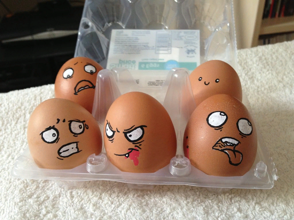 Прикольные яйца на Пасху. Смешные яйца. Смешные рисунки на яйцах. Яйца на Пасху смешные. Включи яйца 1