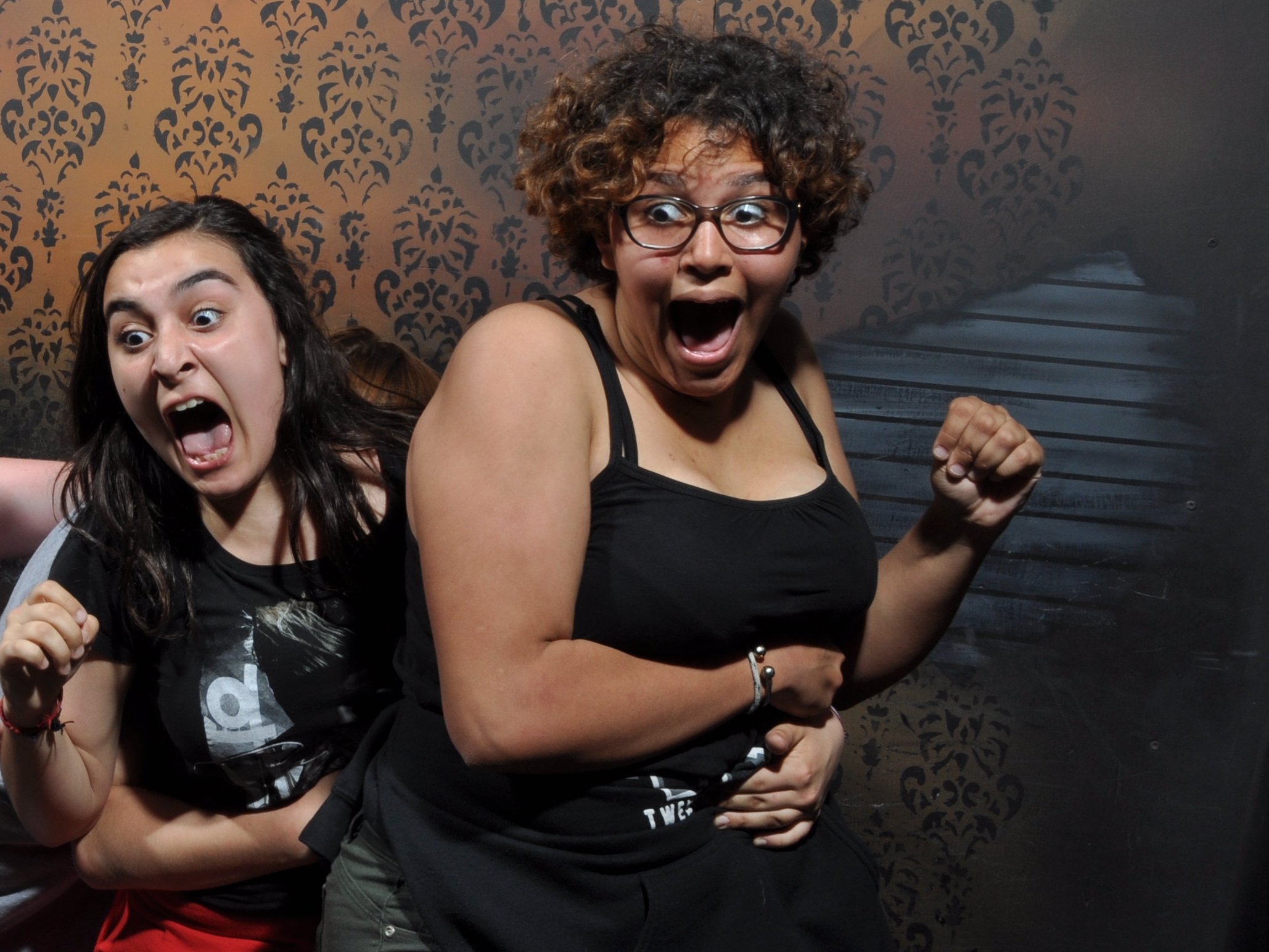 People are scared. Аттракцион Nightmares Fear Factory.