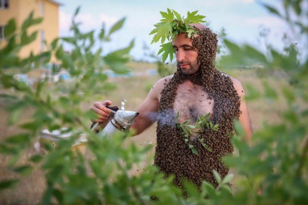Пизанская башня туристы