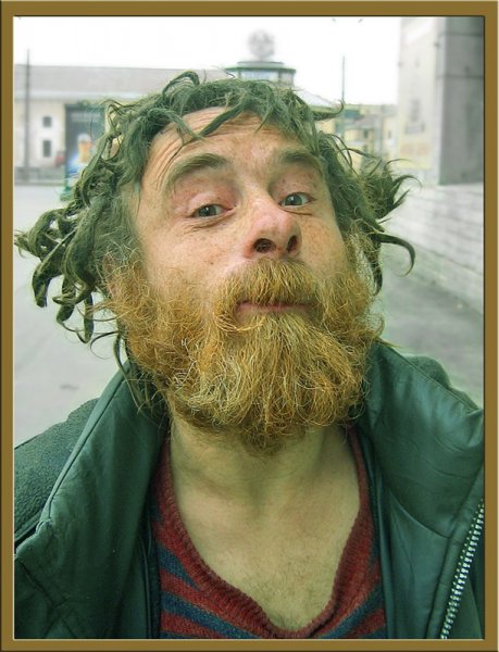 Бородатый бомж