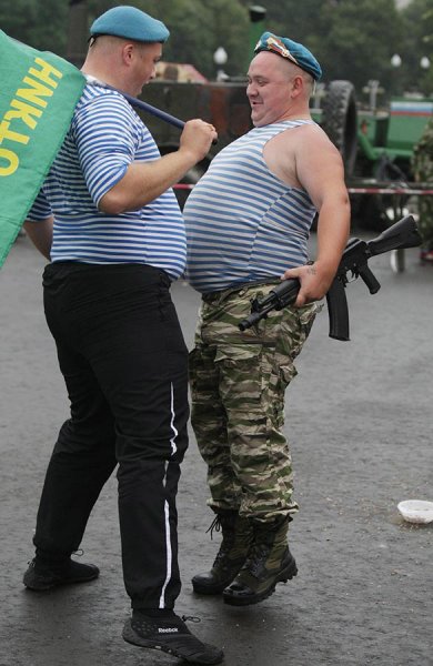 Толстый солдат