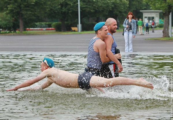 ВДВШНИК В фонтане